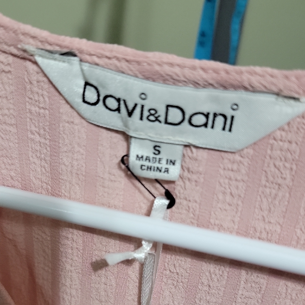 Davi & Dani Pink Textured V-Neck Puff Sleeve Blouse Small Cottagecore Boutique - Picture 2 of 6